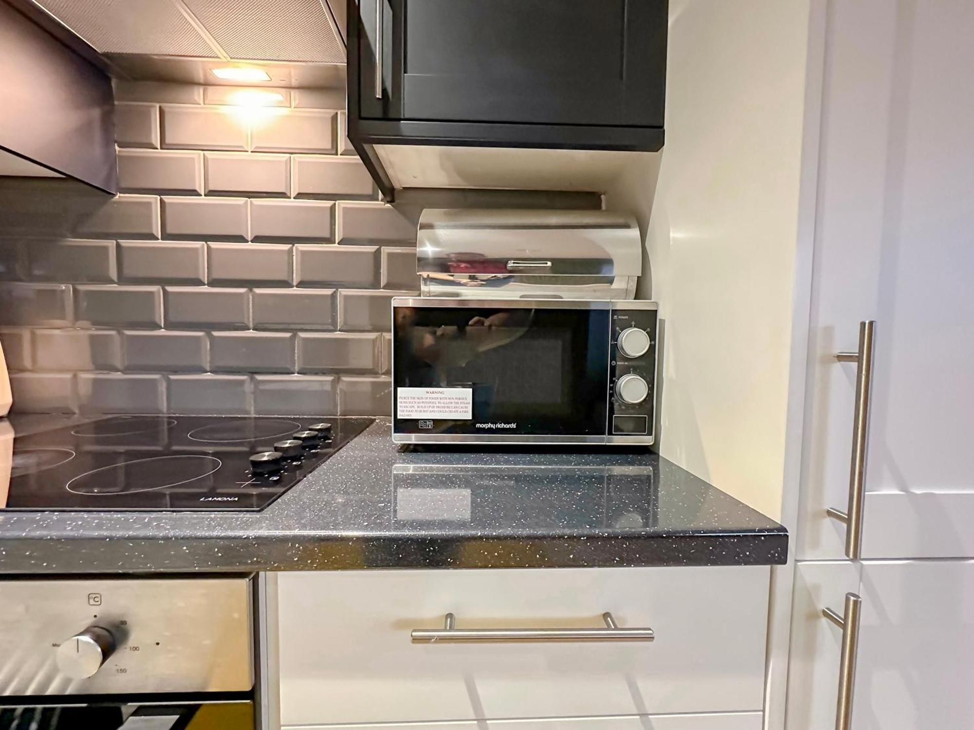 Luxury Boutique Apartments Block Free Street Parking Hounslow Eksteriør billede
