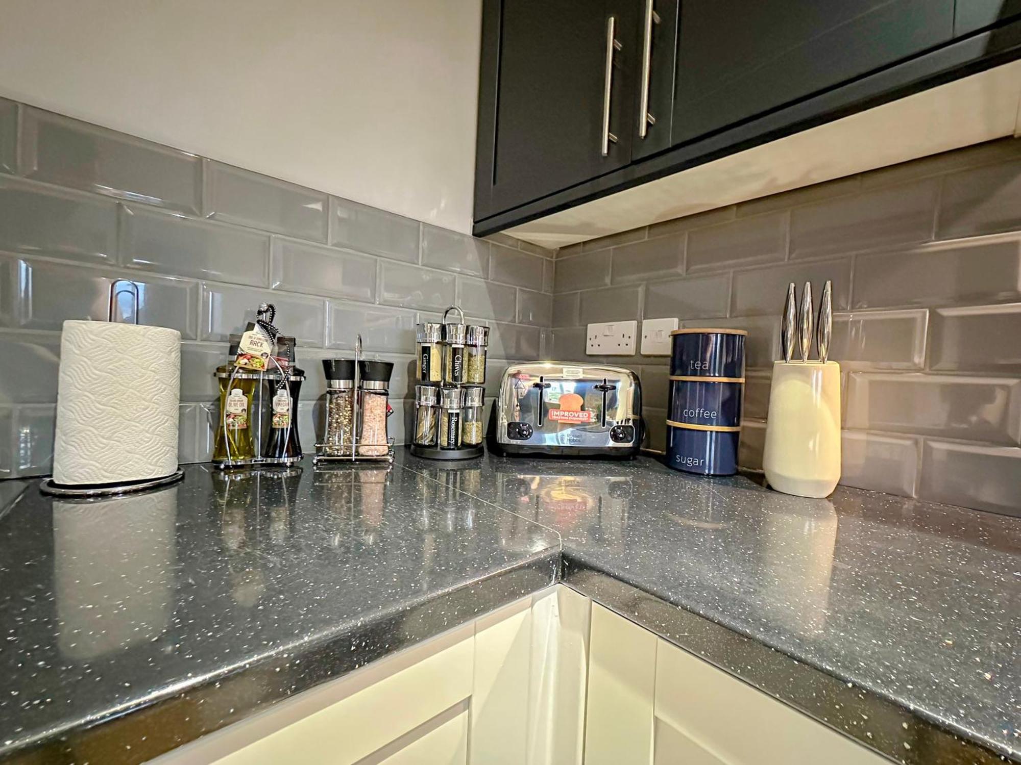 Luxury Boutique Apartments Block Free Street Parking Hounslow Eksteriør billede
